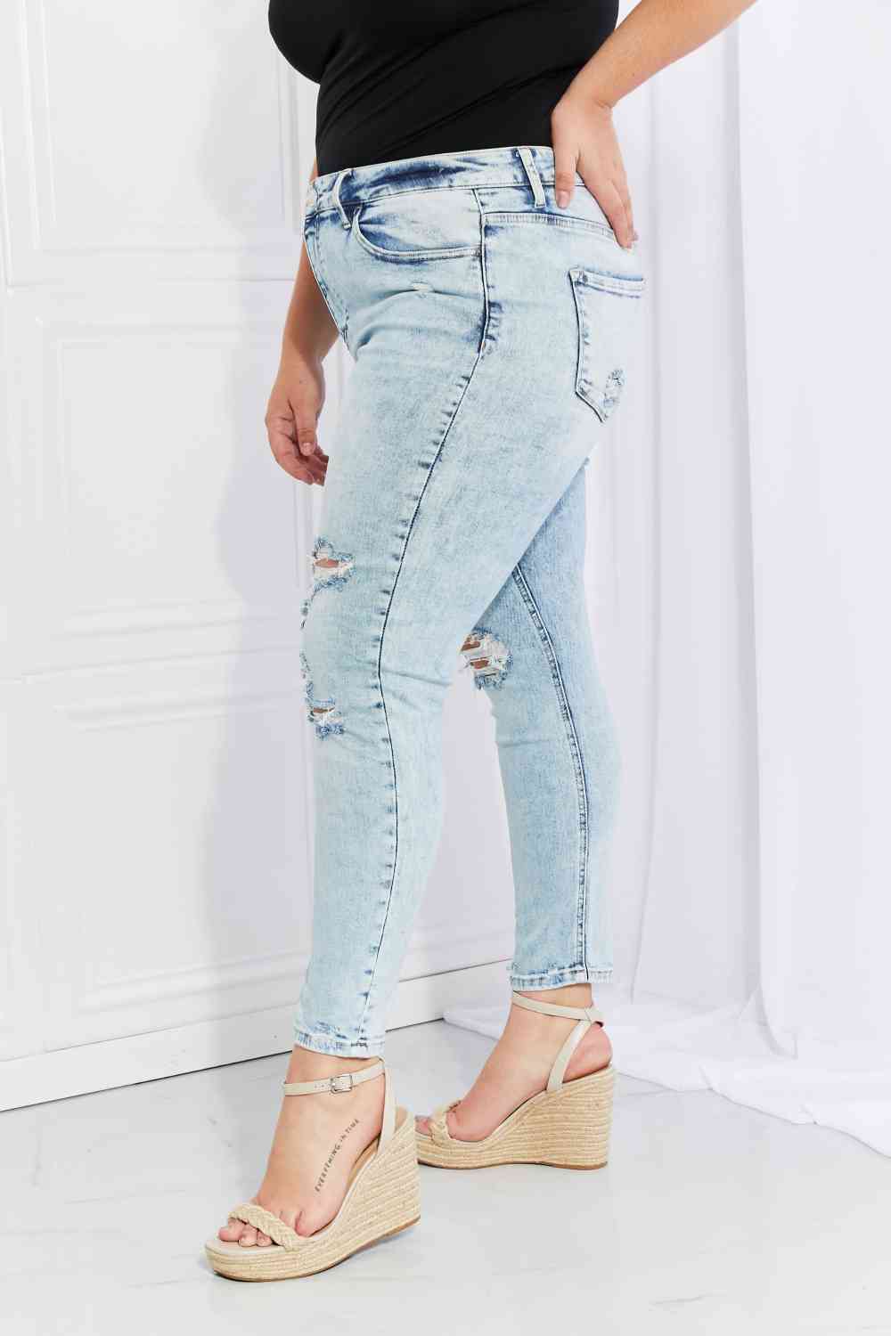 Vervet by Flying Monkey On The Road Full Size Distressed Jeans